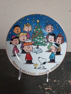Danbury Mint porcelain collector plate titled "Merry Christmas, Charlie Brown"